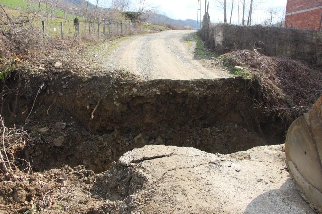 Türkeli’de yol çöktü