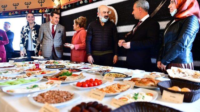 Çınar, ‘kayısı çiçeği şenliği’ davetlilerini Çırmıhtı’da ağırladı