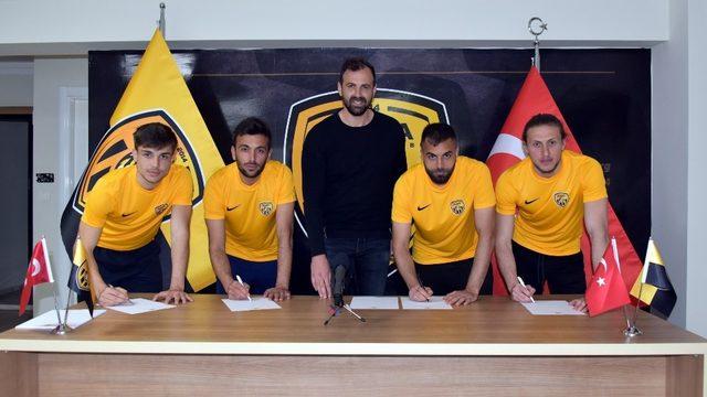 Aliağaspor FK 9 yeni oyuncuyla kadrosunu güçlendirdi