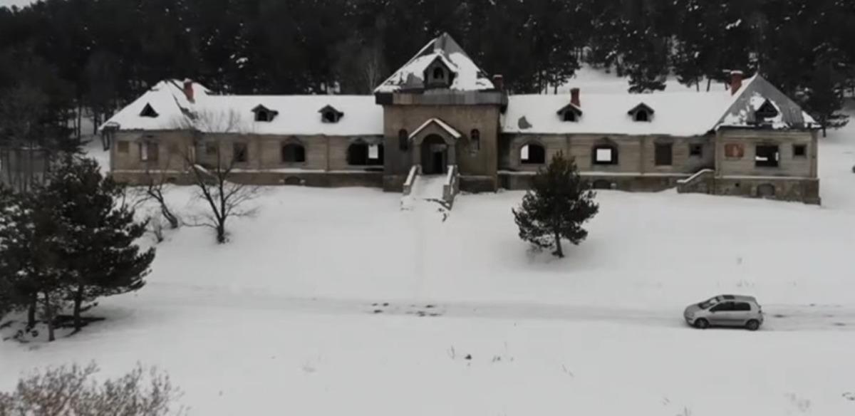 Sarıkamış Katerina Av K&ouml;şk&uuml; bakımsızlıktan dolayı yıkılıyor