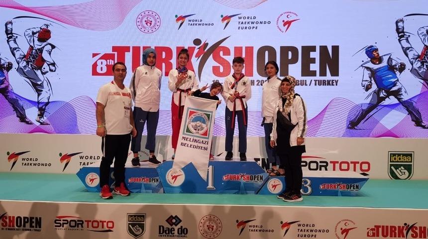Melikgazi Belediyesi’nin yıldız sporcuları Uluslararası Turkish Open’de parladı