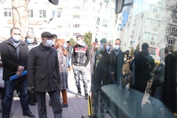 Başkan Çolakbayrakdar denetimlerde maske dağıttı G4