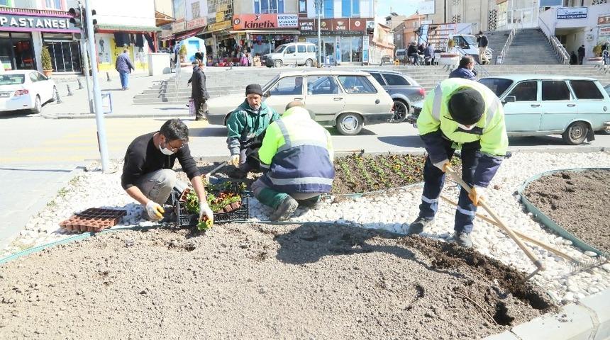 Develi’de bahar mevsimi için peyzaj çalışmaları başladı