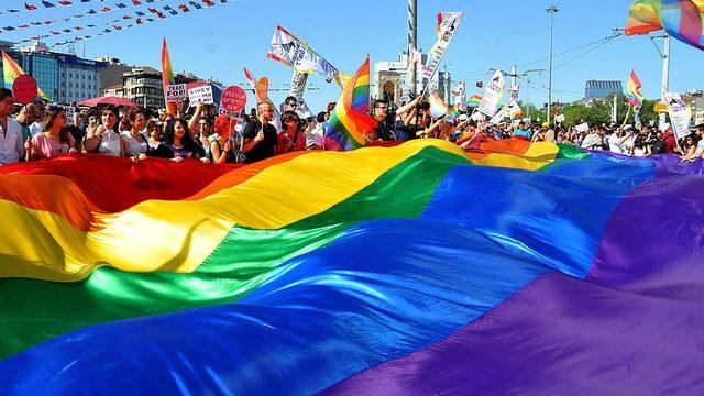 LGBTİ+ bireyler hükümetin yıllar içinde dönüşen politikalarından endişeli: Artık beni koruyacak bir devlet yok 4