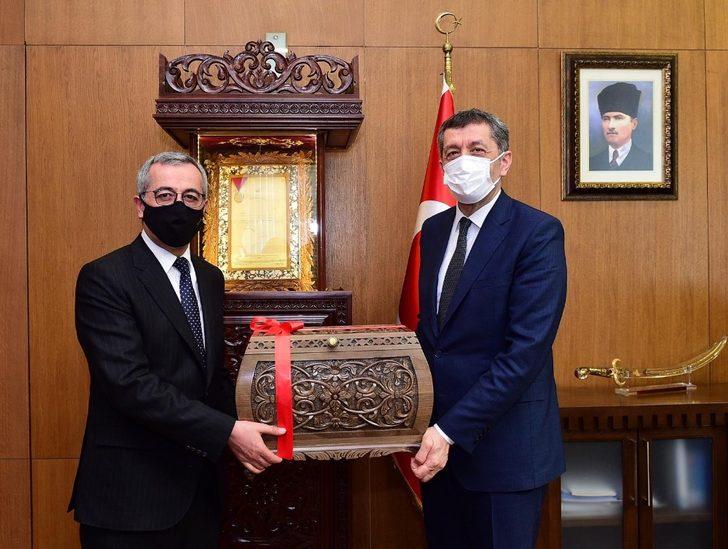 Bakan Selçuk’tan büyükşehir belediyesine ziyaret G1