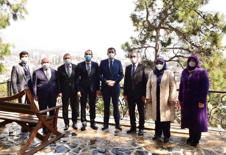 Bakan Selçuk’tan büyükşehir belediyesine ziyaret G3