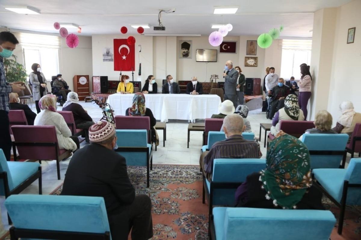 &Ouml;zdemir&rsquo;den huzurevine ziyaret