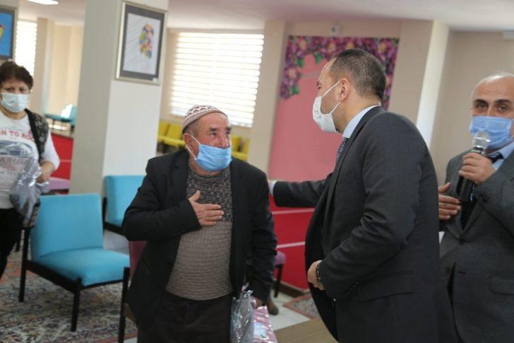 Özdemir’den huzurevine ziyaret G3
