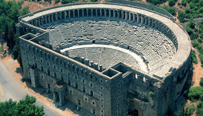 Romalı Zenon'un kralın kızıyla evlenebilmek için inşa ettiği büyüleyici yapı: Aspendos Antik Tiyatrosu