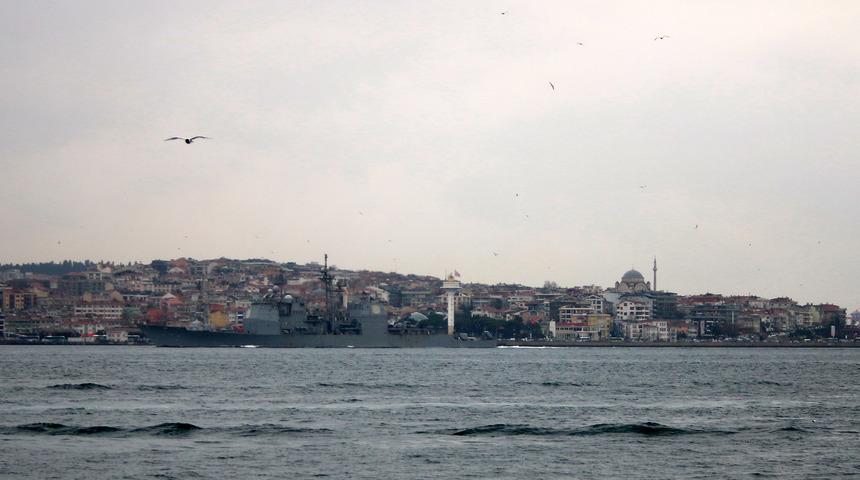 ABD savaş gemisi 'USS Monterey' İstanbul Boğazı'ndan geçti