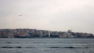 ABD savaş gemisi 'USS Monterey' İstanbul Boğazı'ndan geçti