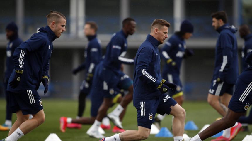 Derbi &ouml;ncesi Fenerbah&ccedil;e'ye m&uuml;jde