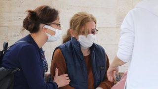 Kayıp oğlunu teşhis etmek için morg önüne gelen annenin zor anları