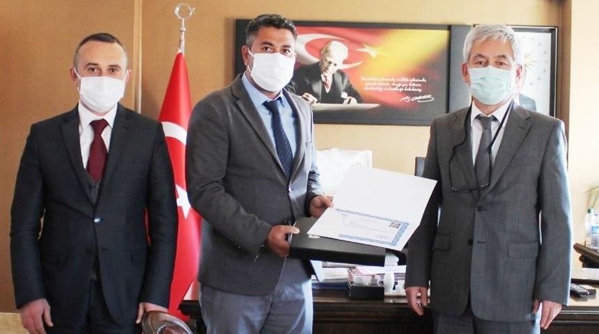 Gömeç’te okul müdürü Akdeniz’e büyük onur