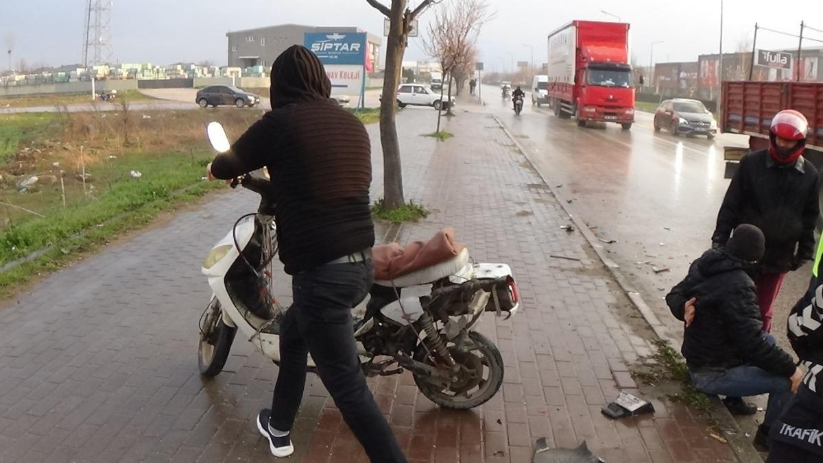 &Ccedil;arptı metrelerce s&uuml;r&uuml;kledi kaldırıma fırlattı