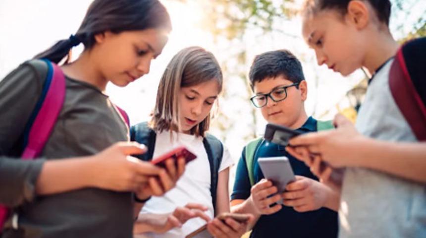 Çocuklar için özel bir Instagram sürümü oluşturacak