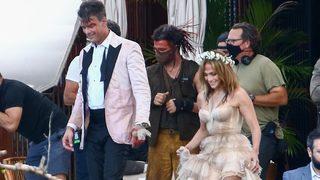 Jennifer Lopez gelinlik giydi! 