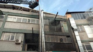 Son Dakika: Bayrampaşa'da oto tamirhanesinde yangın