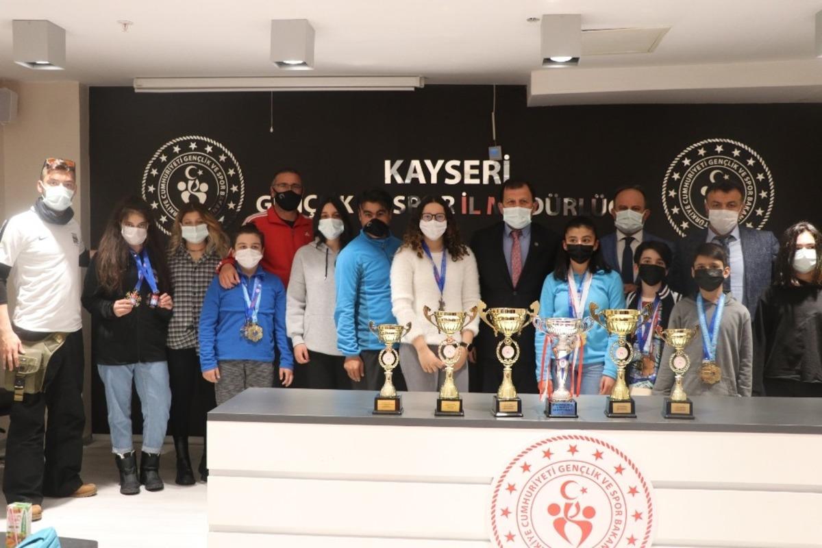 Şampiyonlardan Kabakcı&rsquo;ya ziyaret