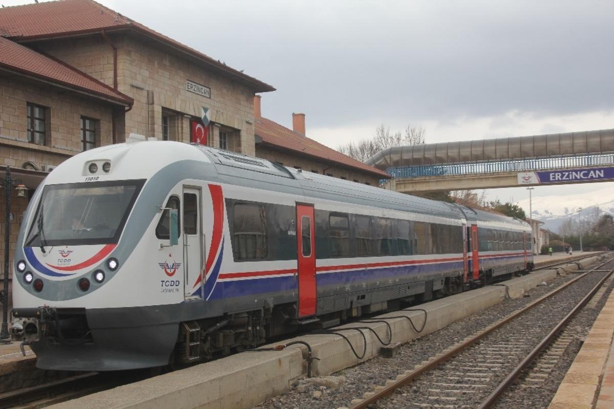 Erzincan - Divriği arası rayb&uuml;s seferleri bir yıl aradan sonra yeniden başladı