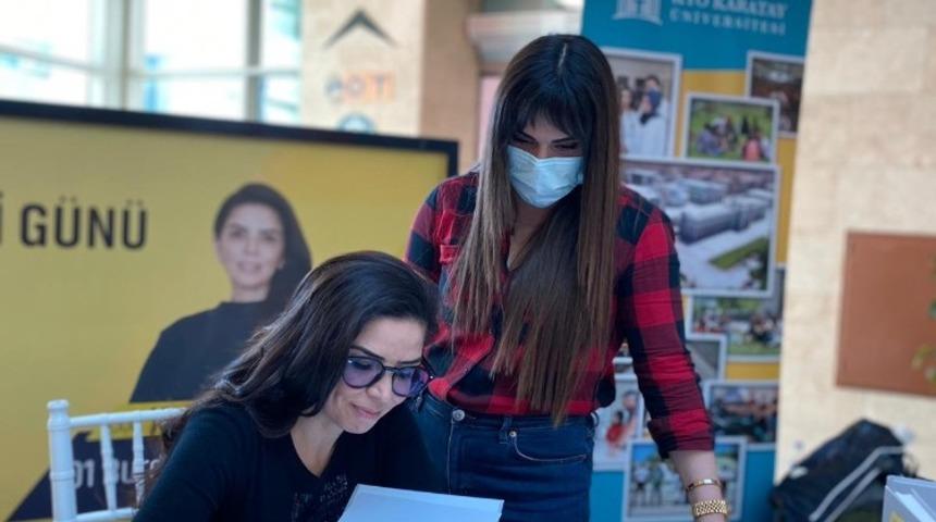 Dr. Garakhanova, Adanalılara dijital d&uuml;nyayı anlattı