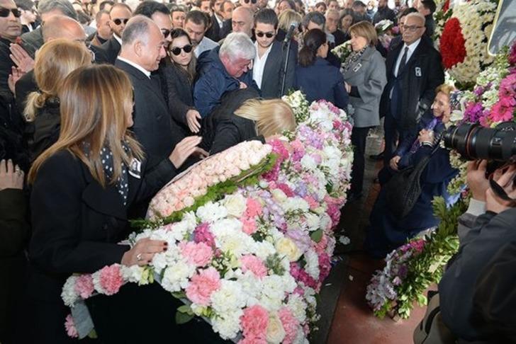 Uçak kazasında hayatını kaybeden Mina Başaran'ın annesi İran'a gitti: Yanında olmam lazım  G4