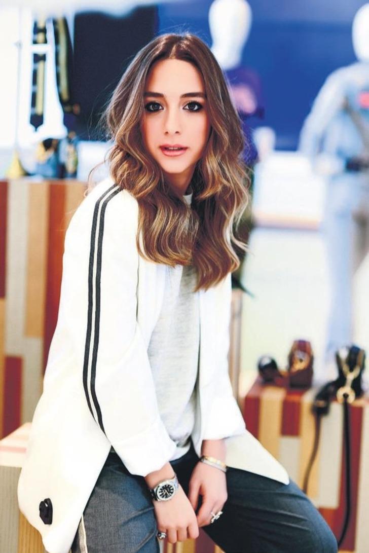 Uçak kazasında hayatını kaybeden Mina Başaran'ın annesi İran'a gitti: Yanında olmam lazım  G2