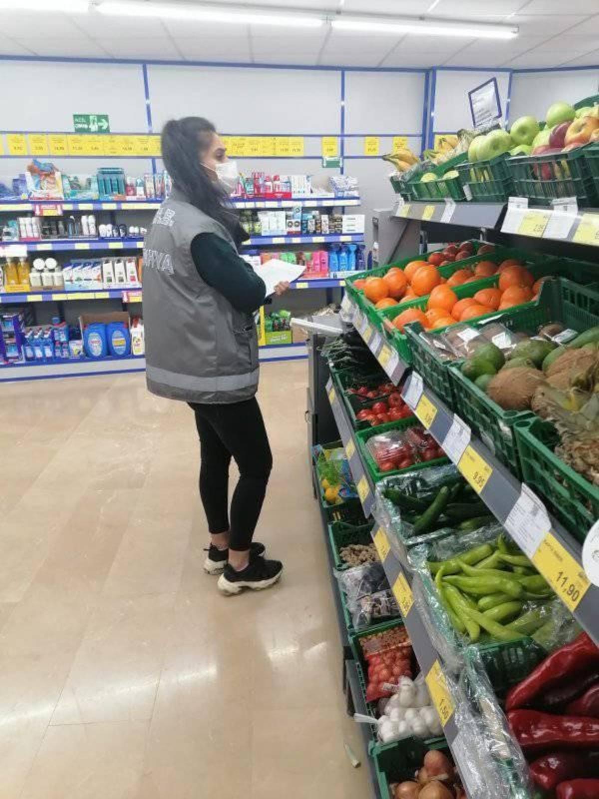 Aslanapa&rsquo;da marketlerde fiyat denetimi