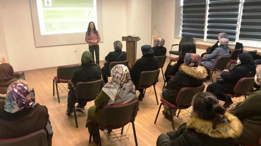 K&uuml;tahya&rsquo;da annelere &ldquo;En İyi Narkotik Polisi Anne&rdquo; semineri