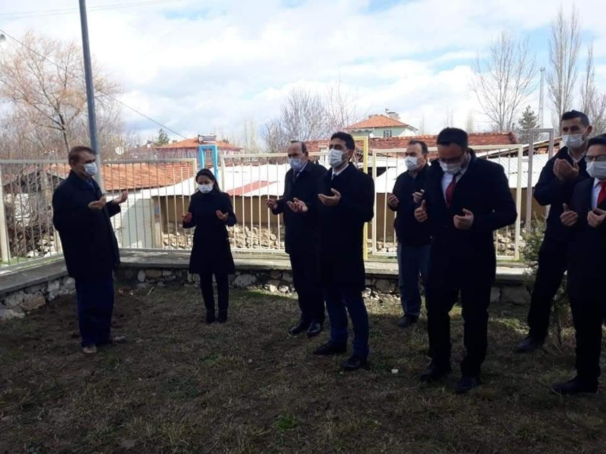 Şehitler i&ccedil;in fidan dikimi yapıldı dualar edildi