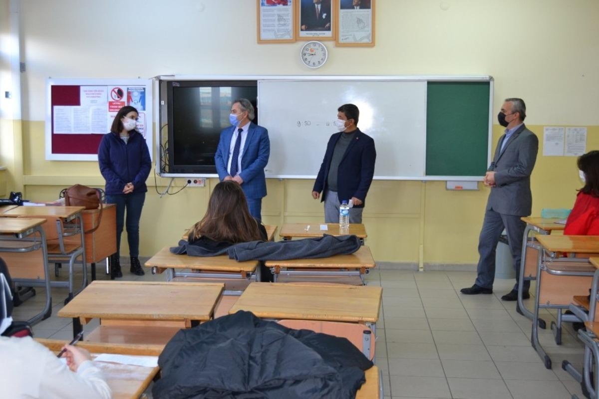 Milli Eğitim M&uuml;d&uuml;r&uuml; Yiğit, Farabi Anadolu Lisesi&rsquo;ni ziyaret etti