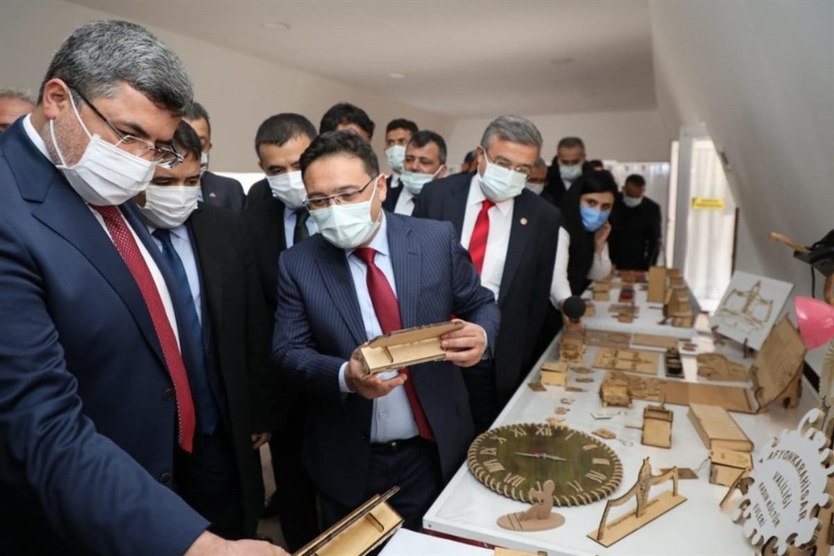 Vali &Ccedil;i&ccedil;ek: &ldquo;T&uuml;rkiye&rsquo;de kadına bizim kadar &ouml;nem veren başka bir il yok&rdquo;