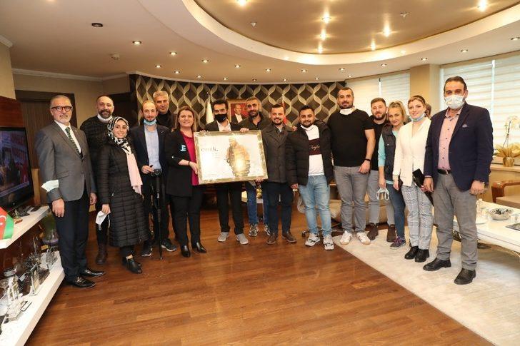 Belediye personelinden Başkan Hürriyet’e doğum günü sürprizi G1