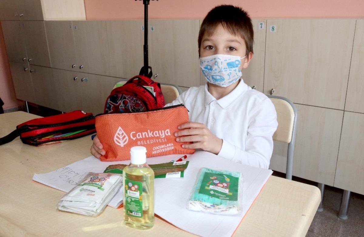 Başkent&rsquo;te okullarda 30 bin hijyen seti dağıtıldı