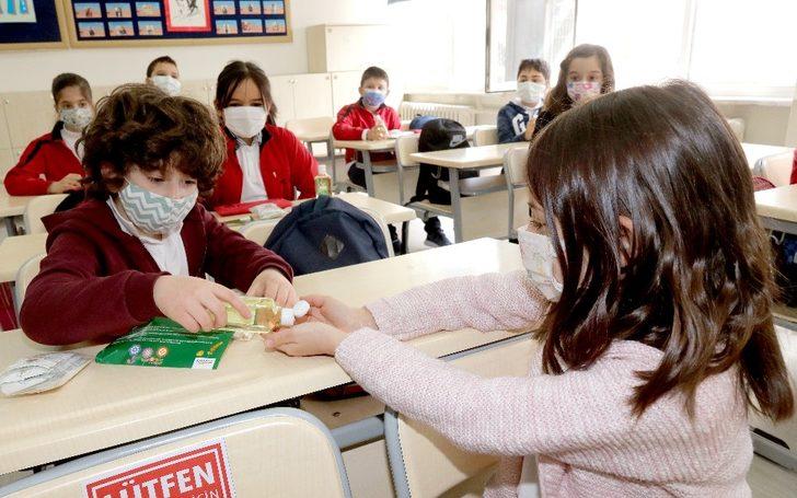 Başkent’te okullarda 30 bin hijyen seti dağıtıldı G3