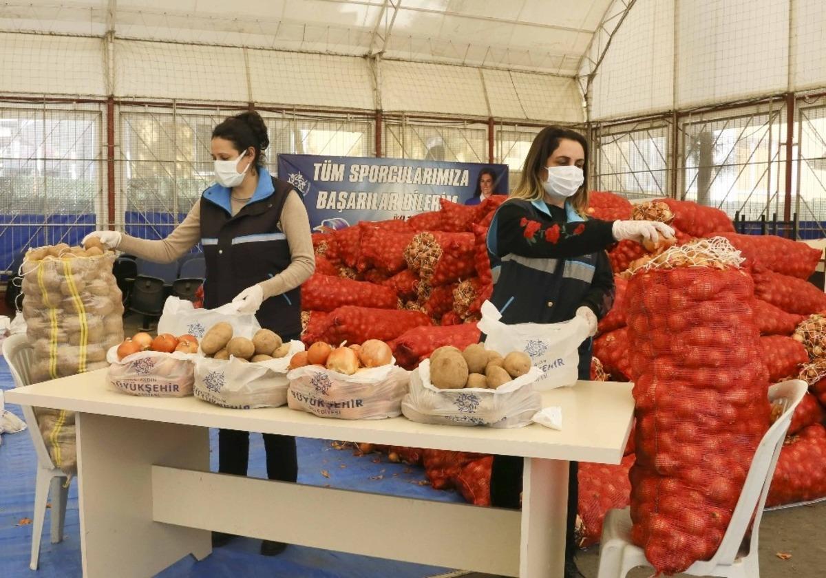 Aydın B&uuml;y&uuml;kşehir Belediyesi&rsquo;nden patates ve soğan &uuml;reticisine destek