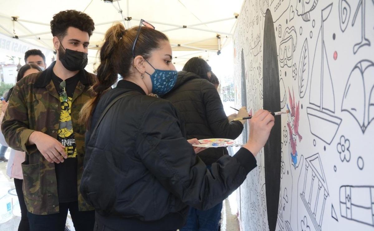 Mutluluğun resmini boyadılar