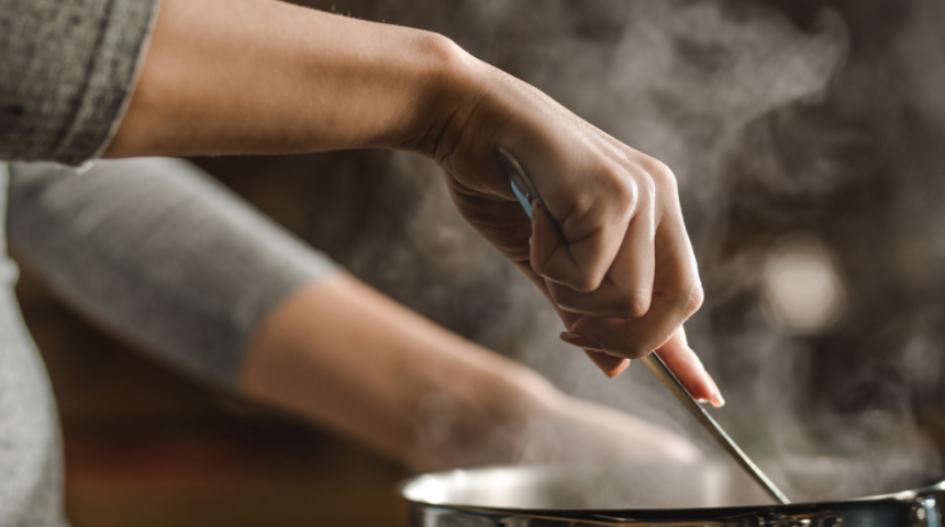 Aman dikkat! Yemekleri tekrar ısıtmak tifoya kadar götürebilir