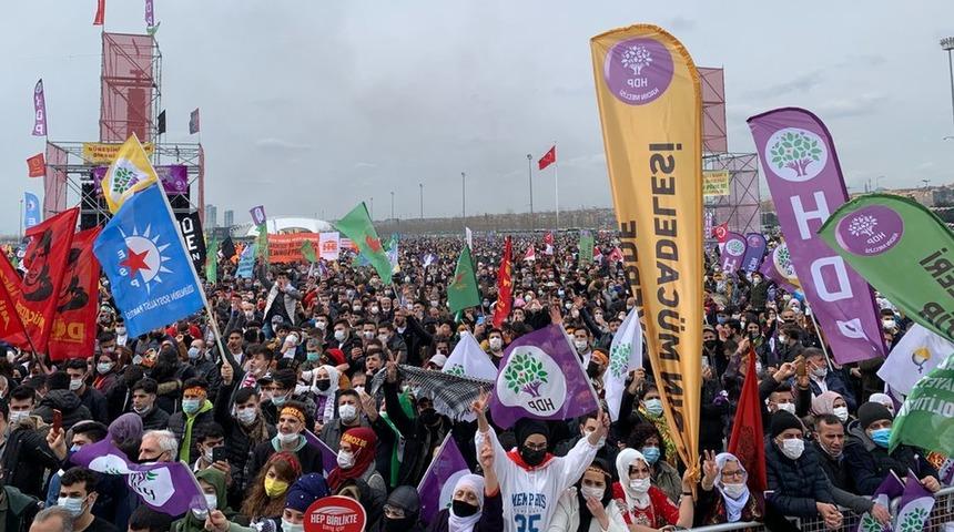 İstanbul'da Nevruz mitingi: Alanda, HDP'yi kapatma davasına tepkiler &ouml;ne &ccedil;ıkıyor