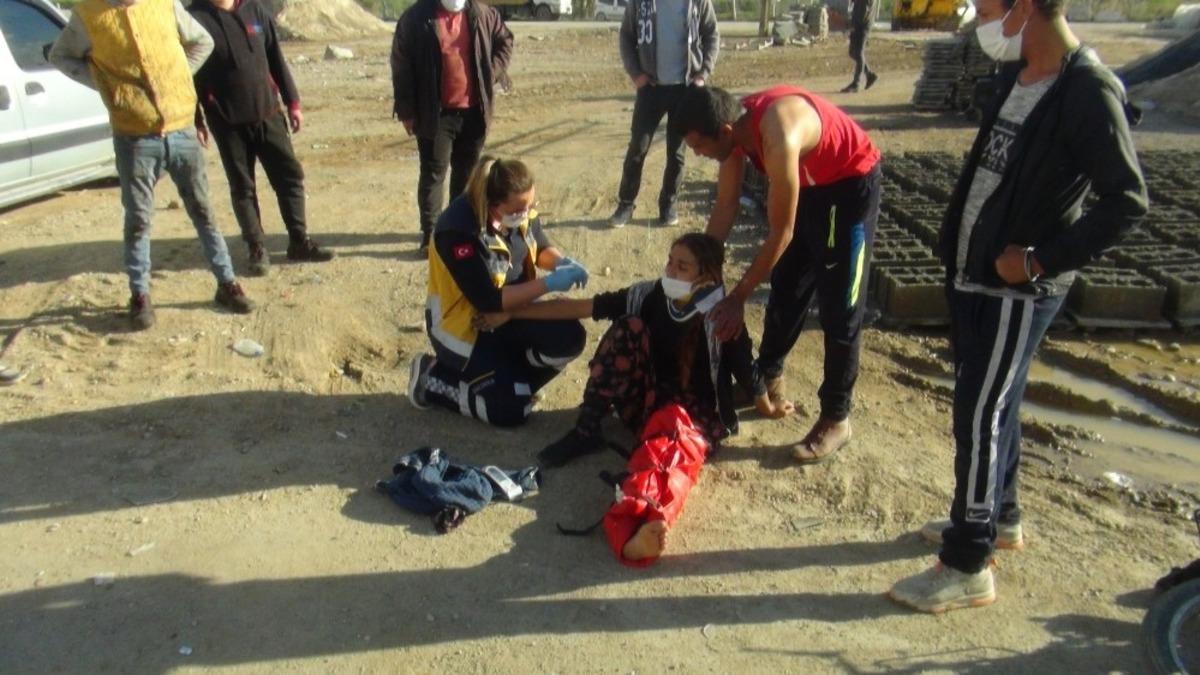 (&Ouml;zel) Tamircide &ccedil;alışan 15 yaşındaki &ccedil;ocuk drift atarken kalabalığın arasına daldı: 3 yaralı
