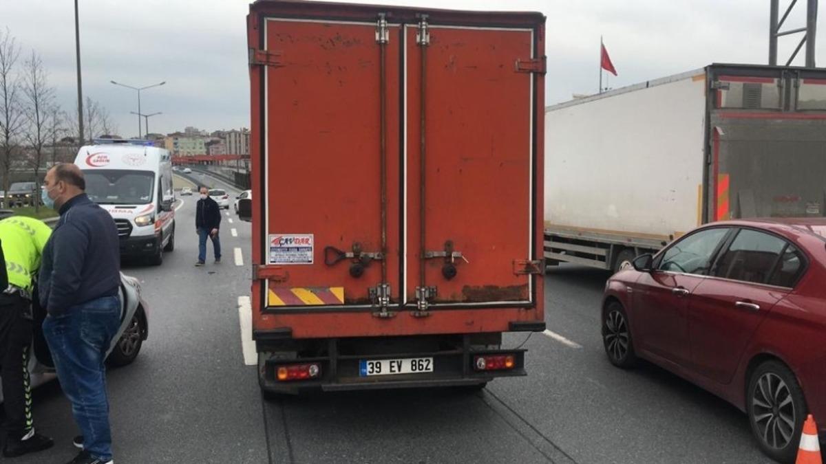 (&Ouml;zel) Esenlerde zincirleme kaza: Kilometrelerce ara&ccedil; kuyruğu oluştu
