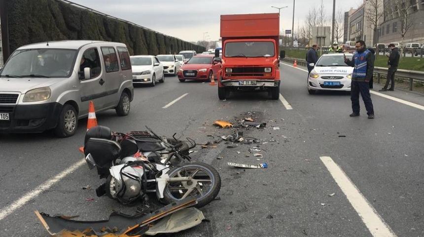 Esenler'de zincirleme kaza! Kilometrelerce araç kuyruğu oluştu