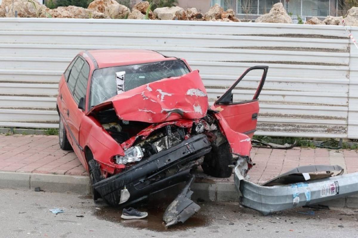 Antalya&rsquo;da makas dehşeti: 1 &ouml;l&uuml;, 3 yaralı