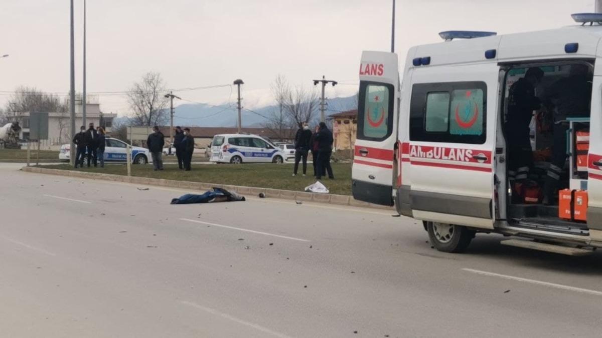 Motosiklet ile bisiklet &ccedil;arpıştı: 1 &ouml;l&uuml;, 2 yaralı