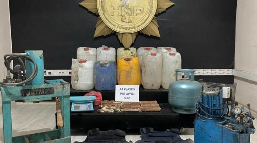 Yüksekova’da 426 litre asetik anhidrit ve 9 kilo patlayıcı madde ele geçirildi