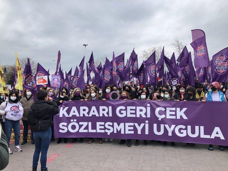 Kadıköy'de 'İstanbul Sözleşmesi' eylemi - Son Dakika Haberler