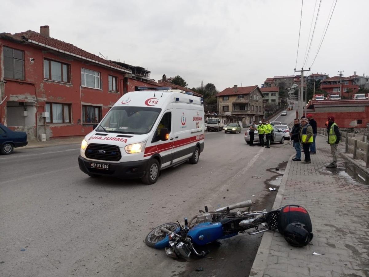 Otomobil ve motosiklet &ccedil;arpıştı: 1 yaralı