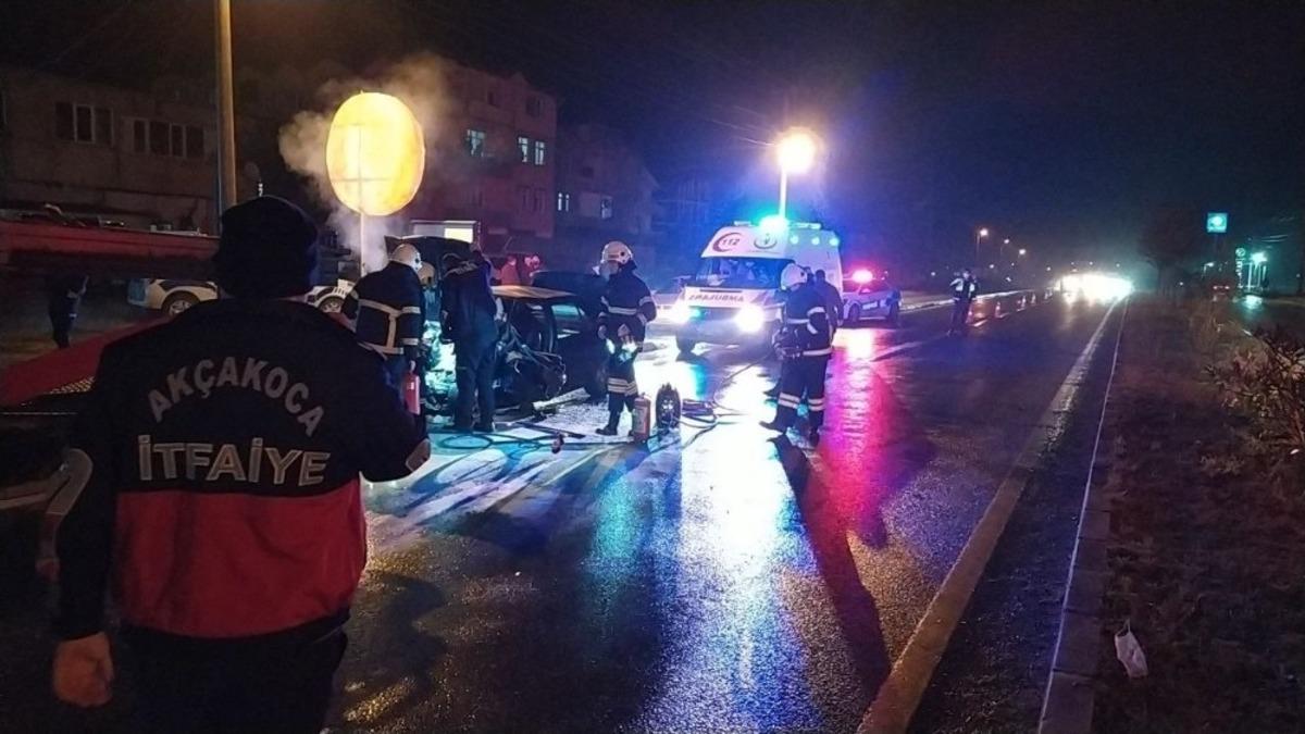 Otomobil tıra arkadan &ccedil;arptı: 1 ağır yaralı