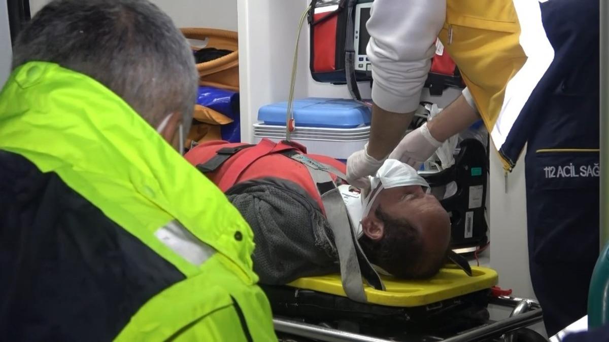 Bursa&rsquo;da yağış nedeniyle kontrolden &ccedil;ıkan TIR yan yattı: 1 yaralı