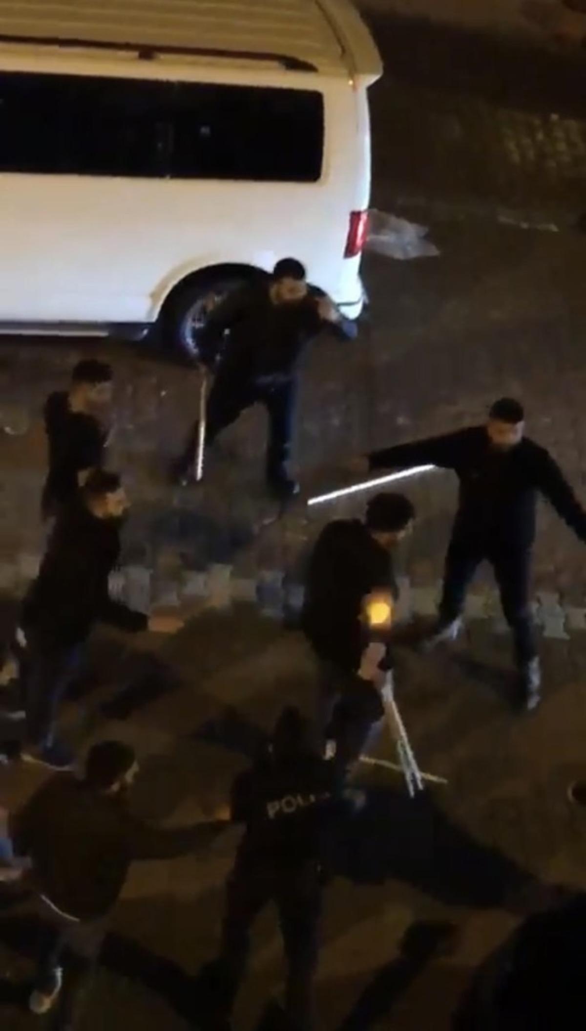 &Ouml;nce iş yeri bastılar sonra polise saldırdılar